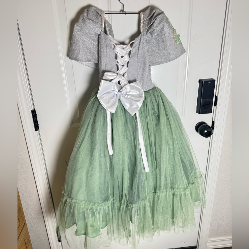 Girls Traditional Filipiniana Dress – Green & Silver, Fits 6–10 Years, Used Once - Picture 2 of 7